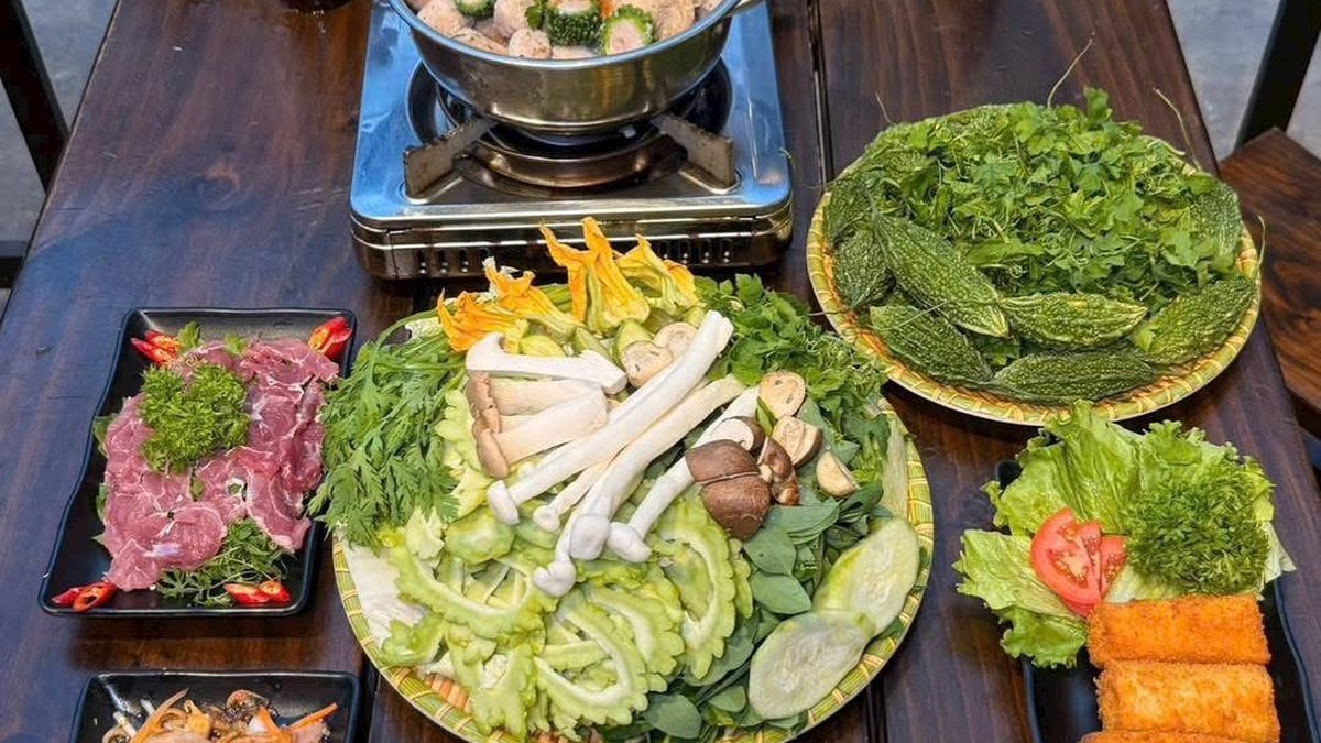 Lẩu khổ qua rừng ăn kèm gì cho ngon? Gợi ý từ bếp Mạ Tôi